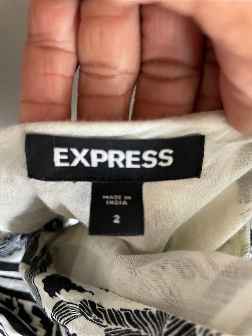 Express Black and White Printed Set with Botanical Motif - Picture 4 of 6